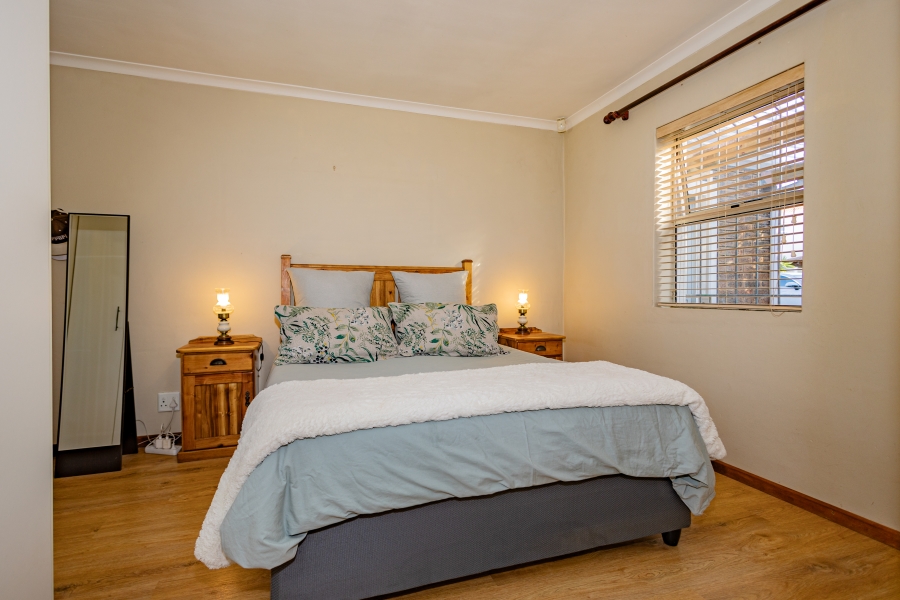 2 Bedroom Property for Sale in Oakglen Western Cape